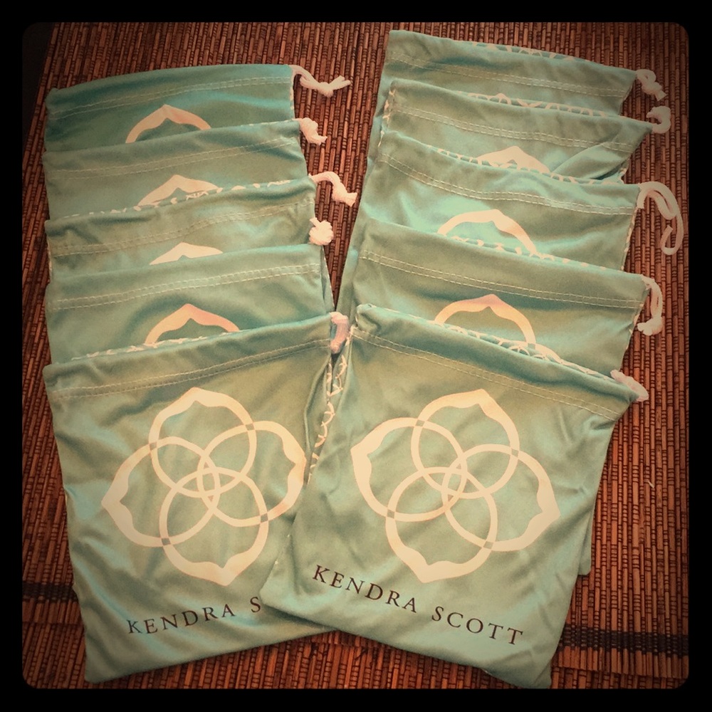 10 Kendra Scott jewelry bags
